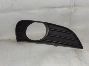 Рамка противотуманной фары правая Geely MK Cross 101800611401 Рамка противотуманной фары правая Geely MK Cross 101800611401