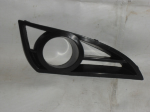 Рамка противотуманной фары правая Geely MK 1018002985 Рамка противотуманной фары правая Geely MK 1018002985