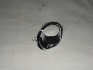 Окантовка фары противотуманной правая Geely Mk Cross 101800615101 Окантовка фары противотуманной правая Geely Mk Cross 101800615101